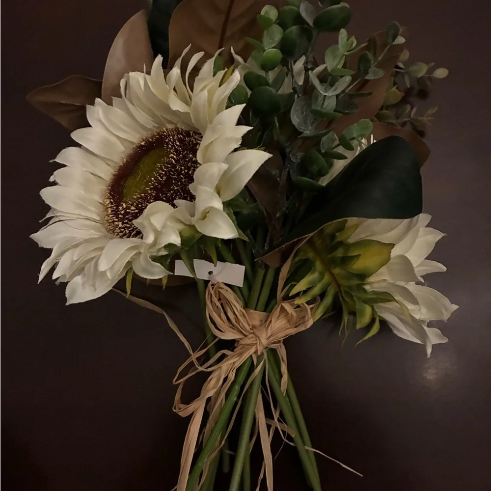 Elegant Cream Fall Arrangement. 💛🌻🍂
